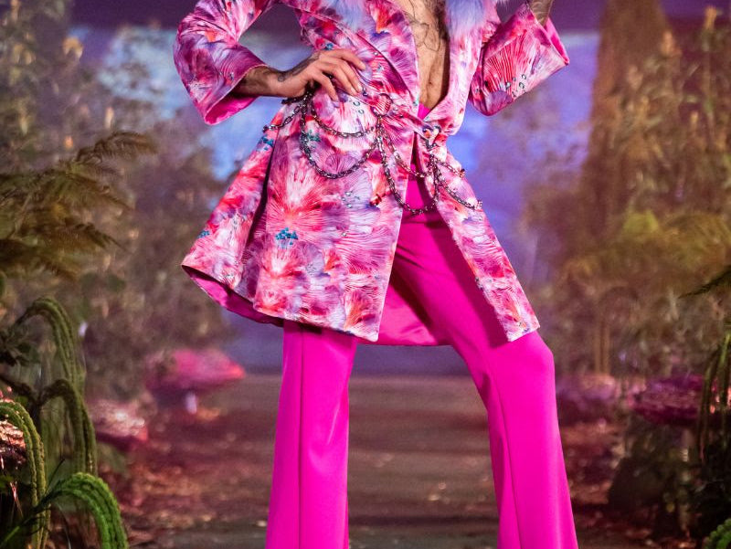 THE L.O.M. STYLE EDIT - INTRODUCING THE PINK NEOPRENE FLARES