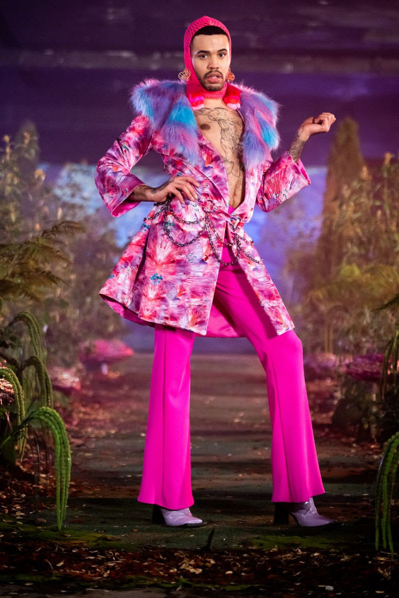 THE L.O.M. STYLE EDIT - INTRODUCING THE PINK NEOPRENE FLARES